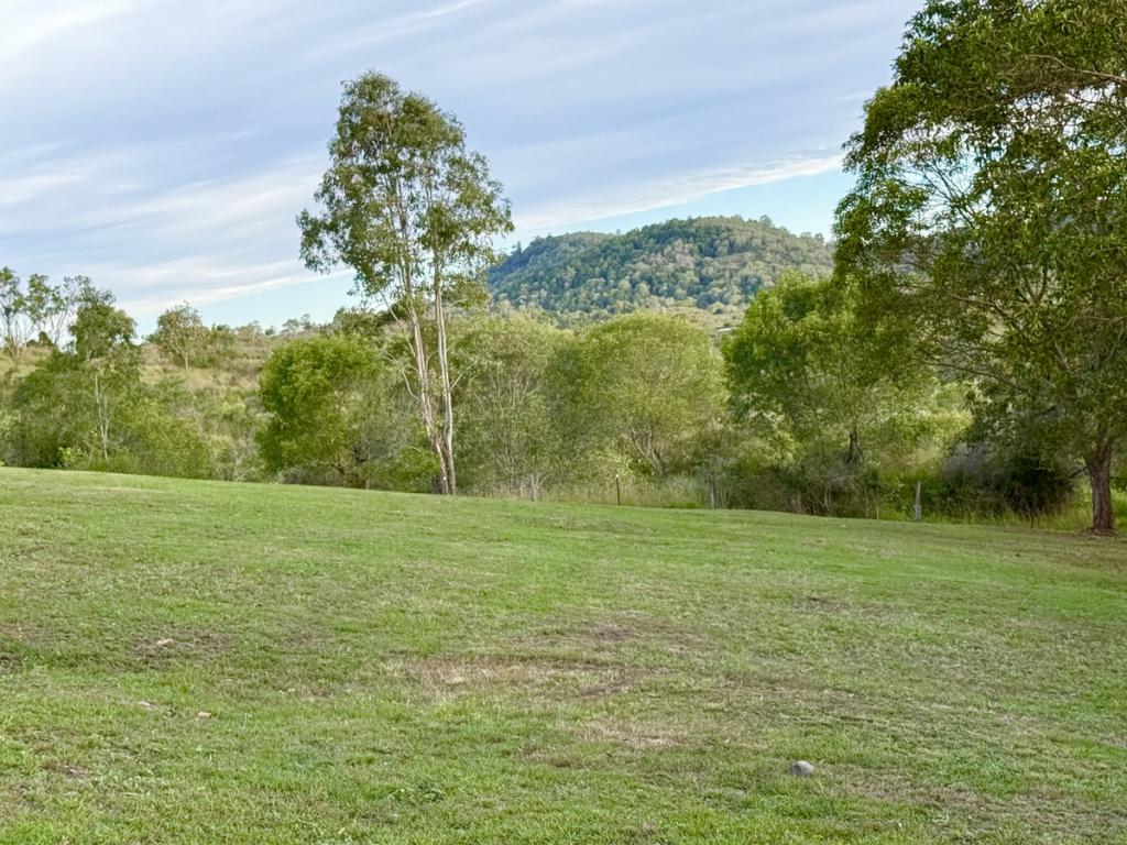 419 Russells Rd, Pine Mountain, QLD 4306