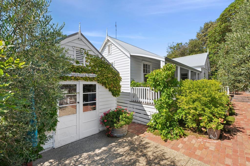 8 Grandview Pde, Barwon Heads, VIC 3227