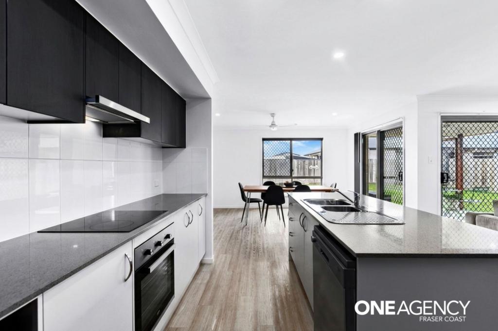 15 SAILAWAY CCT, ELI WATERS, QLD 4655