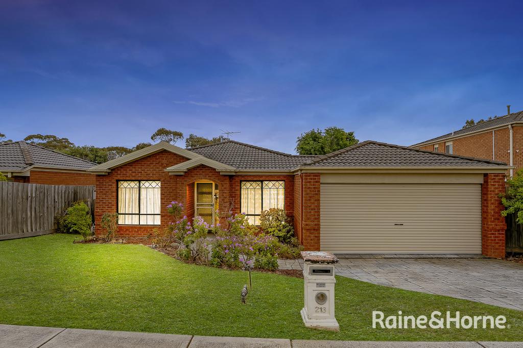 213 Monahans Rd, Cranbourne West, VIC 3977