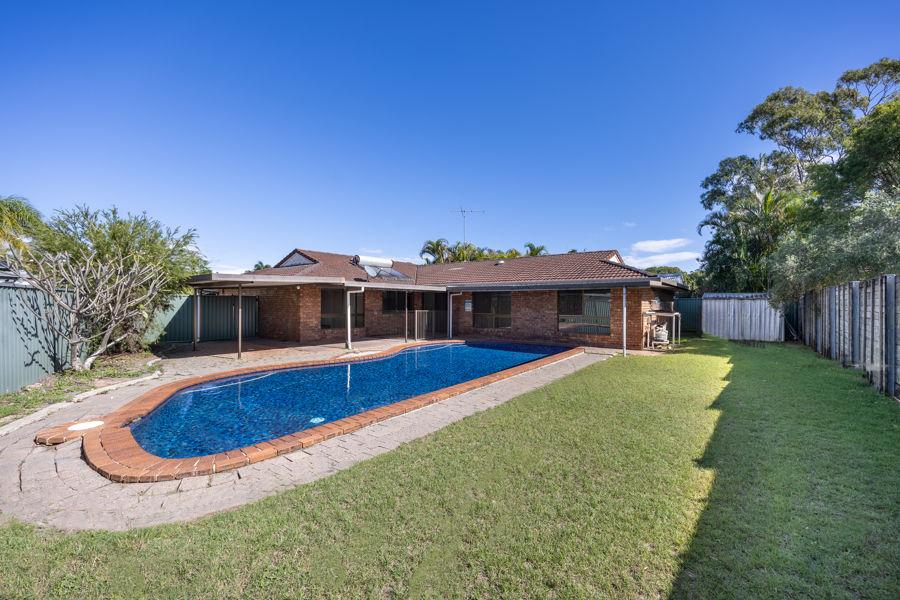 15 Apia Ave, Clear Island Waters, QLD 4226