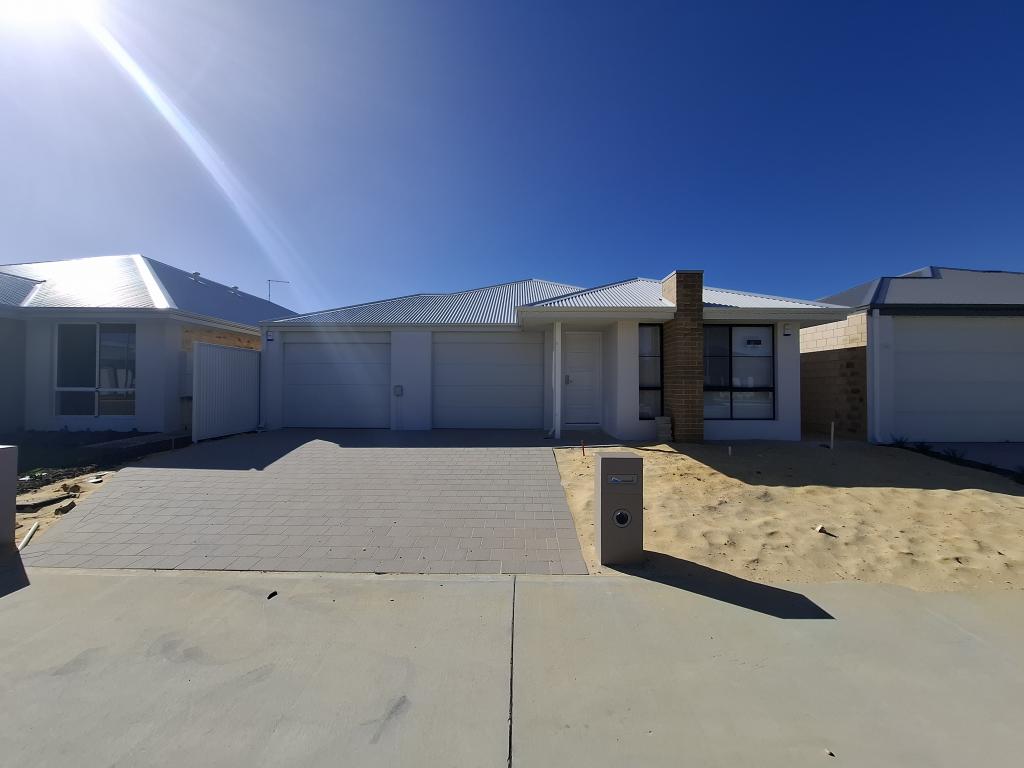 12b Hopetoun Dr, Eglinton, WA 6034