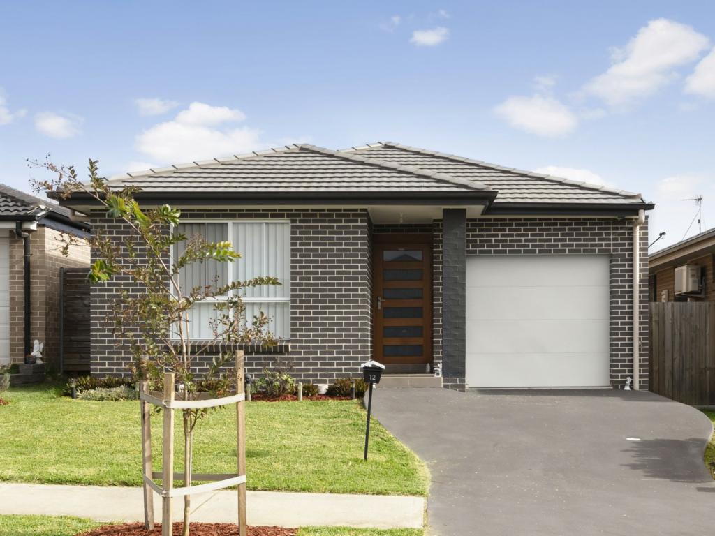 12 Parrott St, Elderslie, NSW 2570