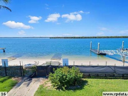 4 Poinsettia Ave, Runaway Bay, QLD 4216