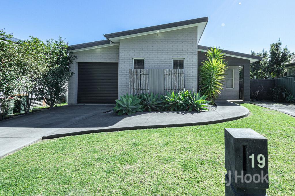 19 Hewitt Ave, St Georges Basin, NSW 2540