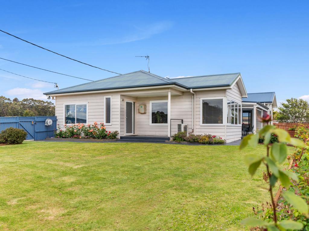 2 CLARA ST, WEST ULVERSTONE, TAS 7315