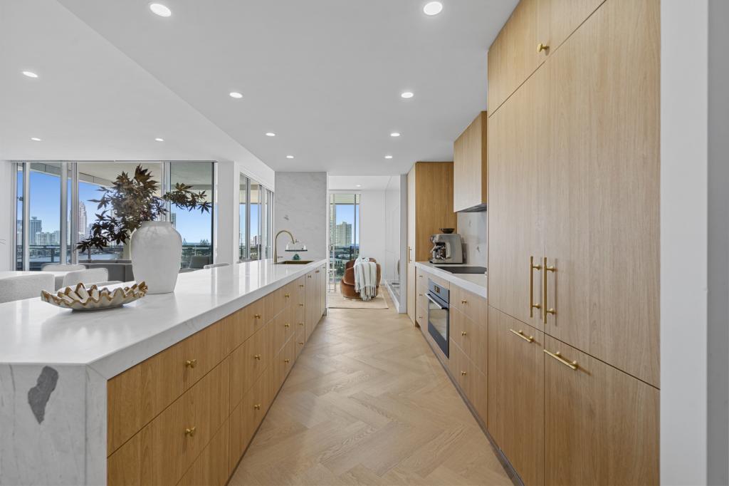 63/53 Darrambal St, Surfers Paradise, QLD 4217