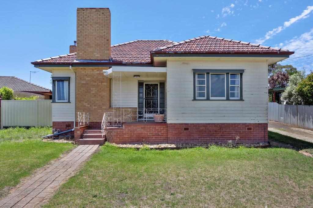 100 GILLIES ST, MARYBOROUGH, VIC 3465