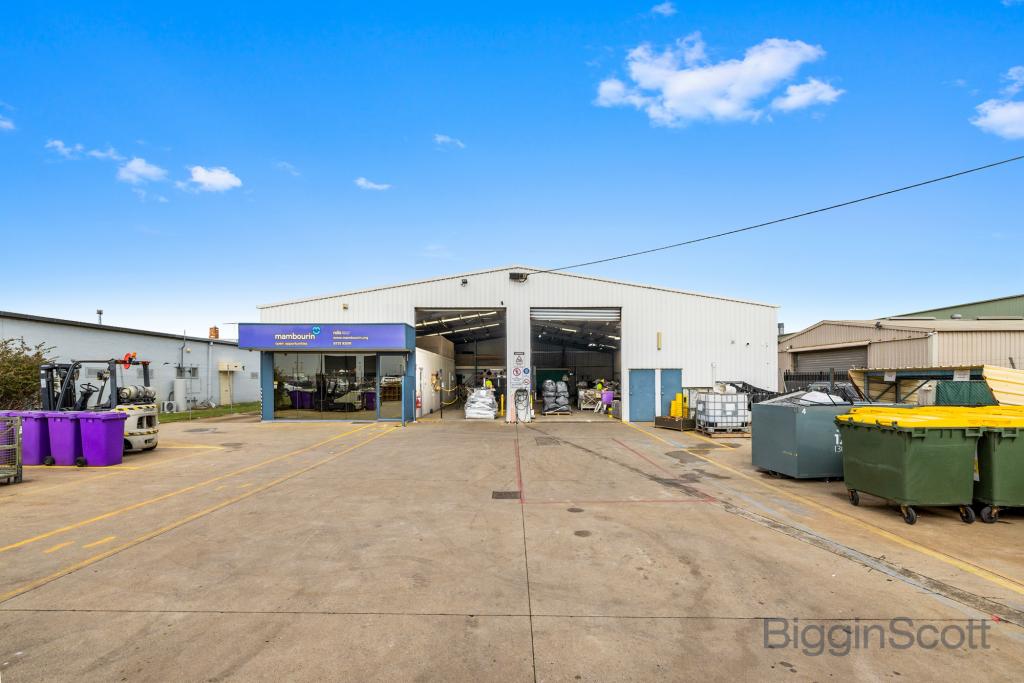 1 COLLINS RD, MELTON, VIC 3337