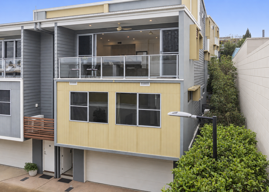 18/3031 THE BOULEVARD, CARRARA, QLD 4211