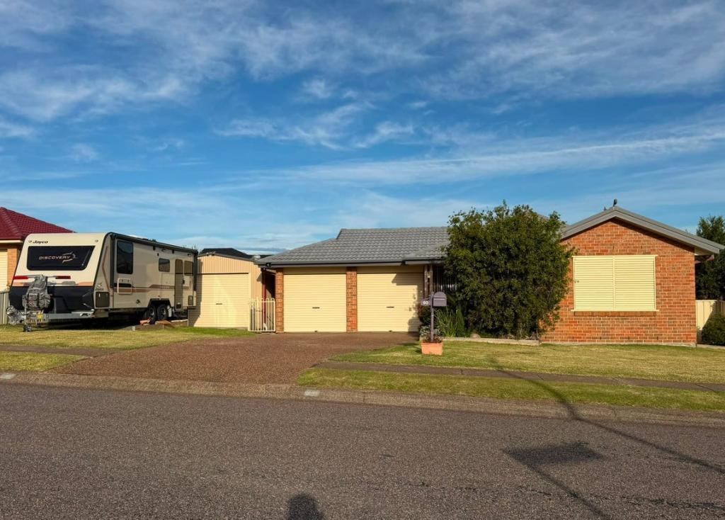 60 Hilldale Dr, Cameron Park, NSW 2285