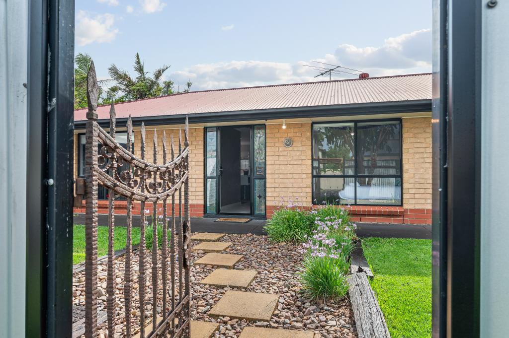 1 WHINNERAH AVE, ALDINGA BEACH, SA 5173