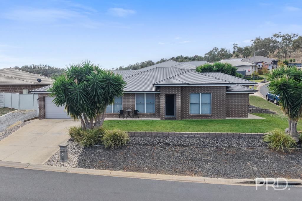 2 & 2A KAPUTAR CL, TAMWORTH, NSW 2340