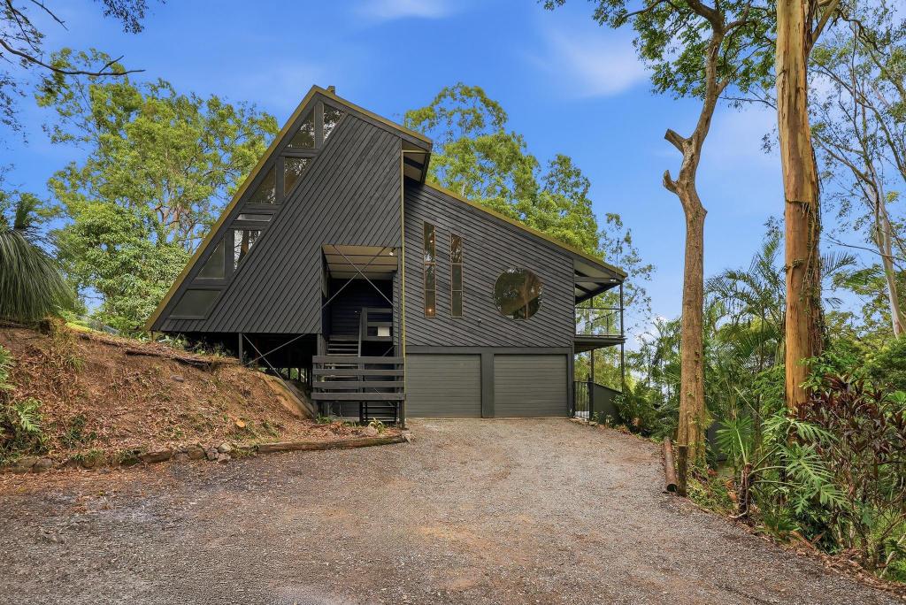 135 Simpsons Rd, Elanora, QLD 4221