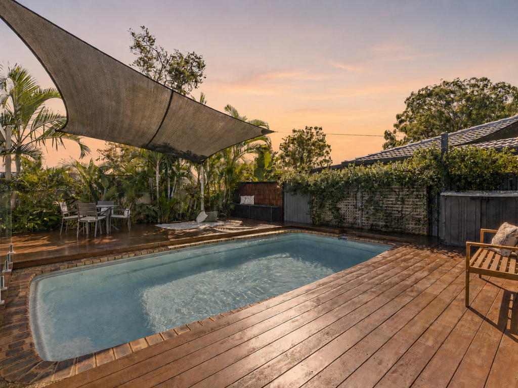 2/12 Davebill Ct, Labrador, QLD 4215