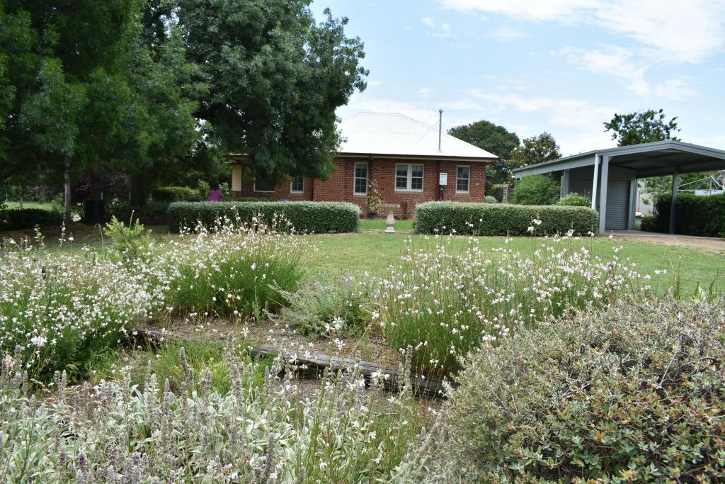 9 Neilsen St, Boorowa, NSW 2586