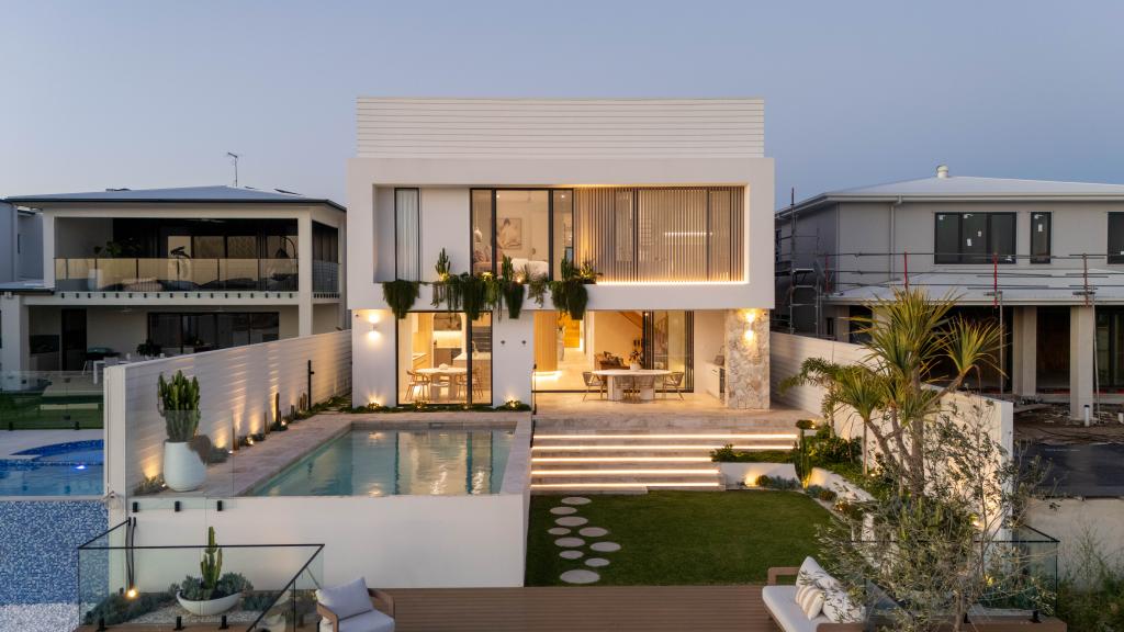 130 Coolum Pde, Newport, QLD 4020