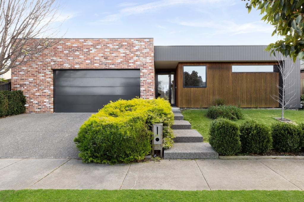 15 INGLEWOOD LANE, OCEAN GROVE, VIC 3226