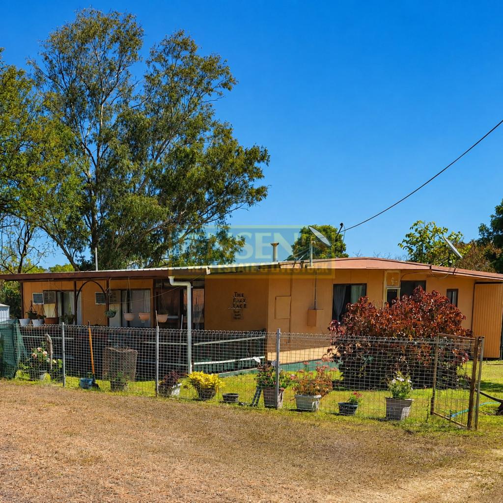 28 Mill St, Pentland, QLD 4816