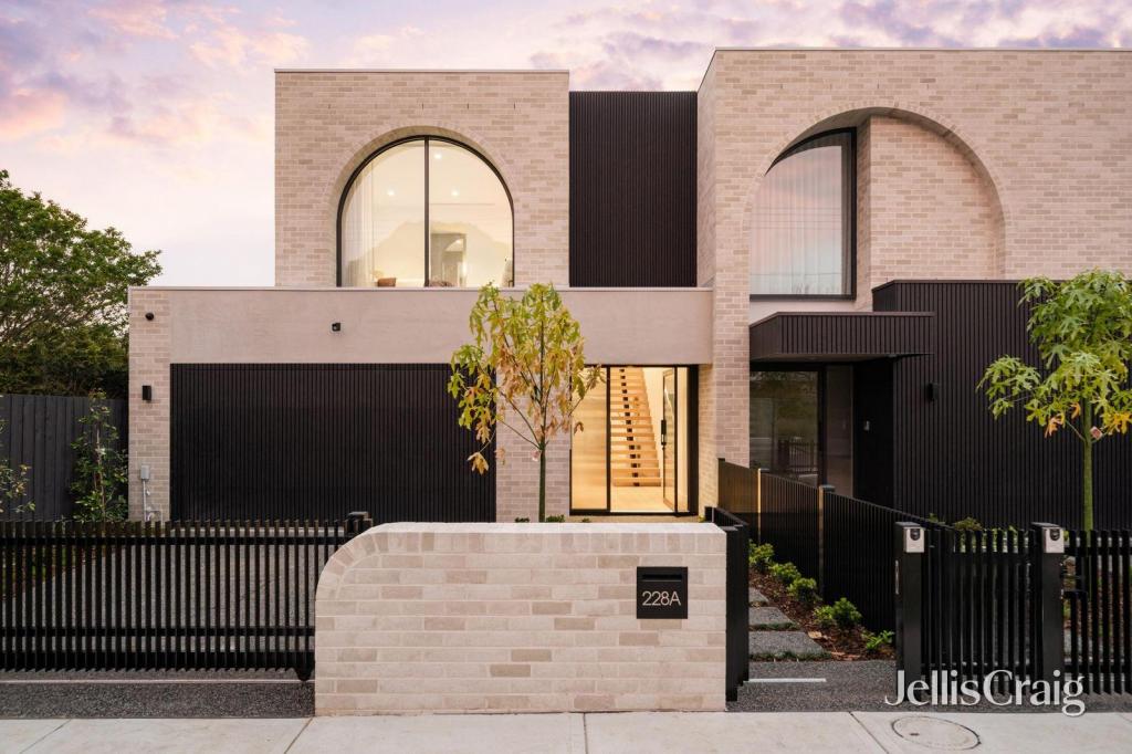 228a Rossmoyne St, Thornbury, VIC 3071