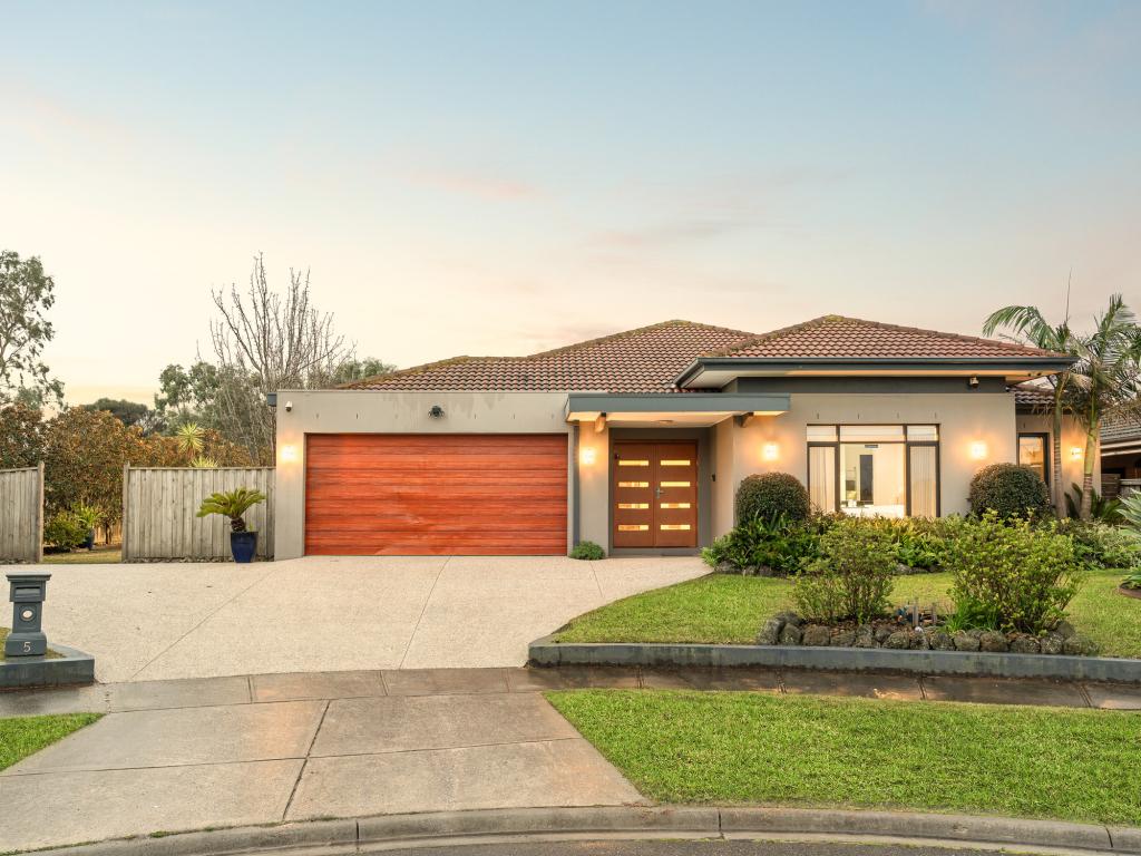5 WATERHAVEN WAY, LYNDHURST, VIC 3975