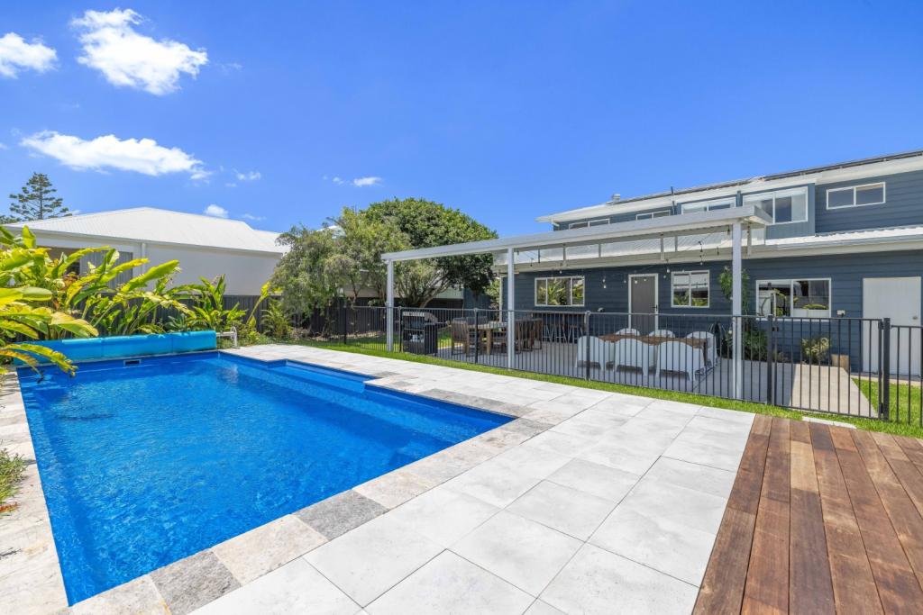 132 Landsborough Pde, Golden Beach, QLD 4551