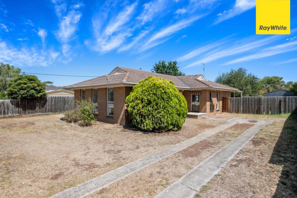 6 VICTOR CT, MELTON SOUTH, VIC 3338