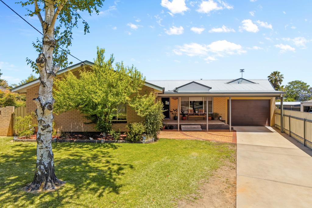 20 Cobb St, Tolland, NSW 2650
