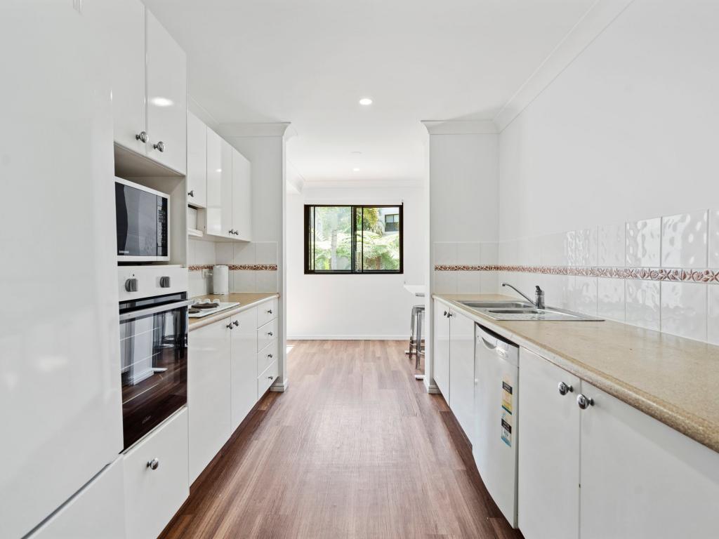 E17/1 Great Hall Dr, Miami, QLD 4220