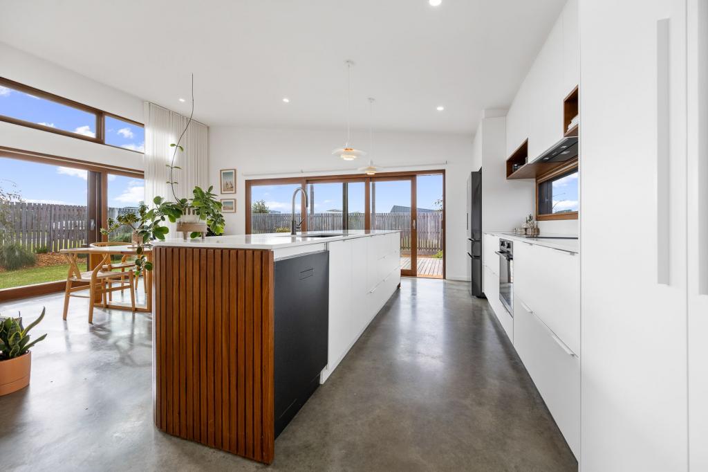 28 Moonshadow Ave, Cape Paterson, VIC 3995