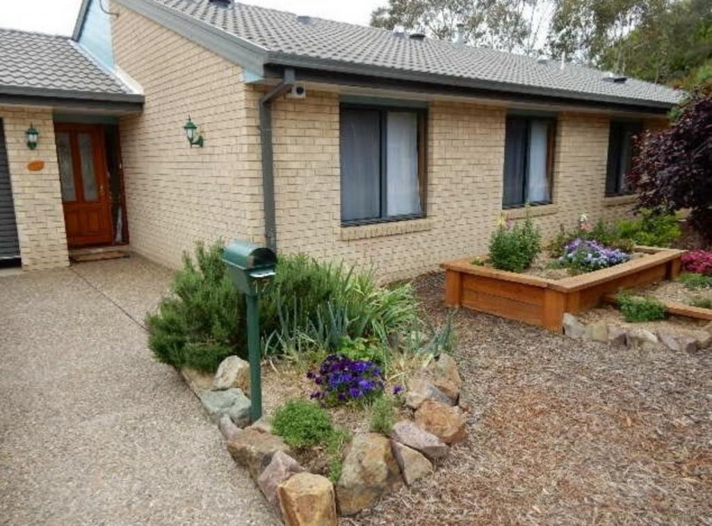 17 Tungun St, Narrabundah, ACT 2604
