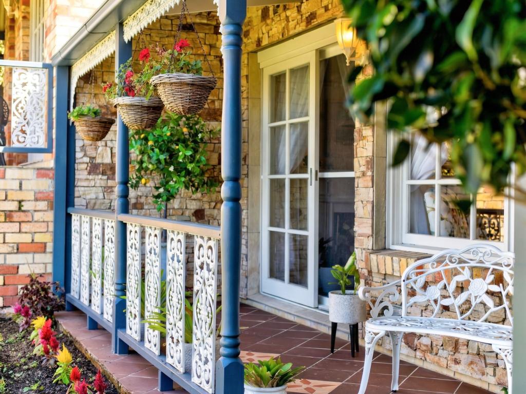 10 Solar Ct, Benowa, QLD 4217