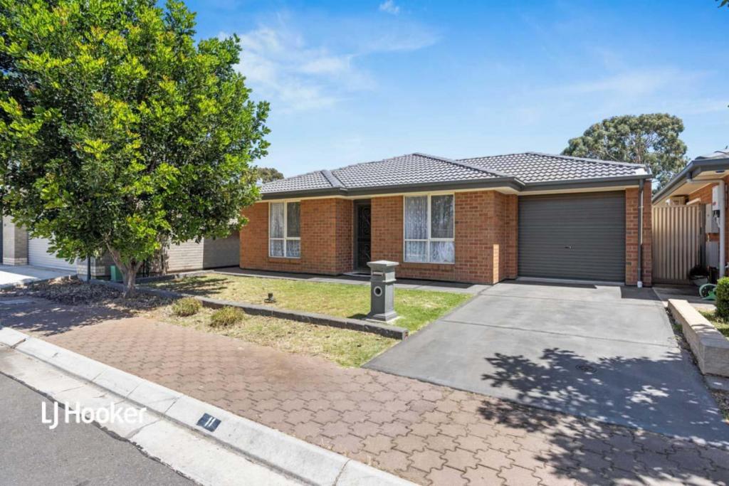 11 Carmelina Ct, Parafield Gardens, SA 5107