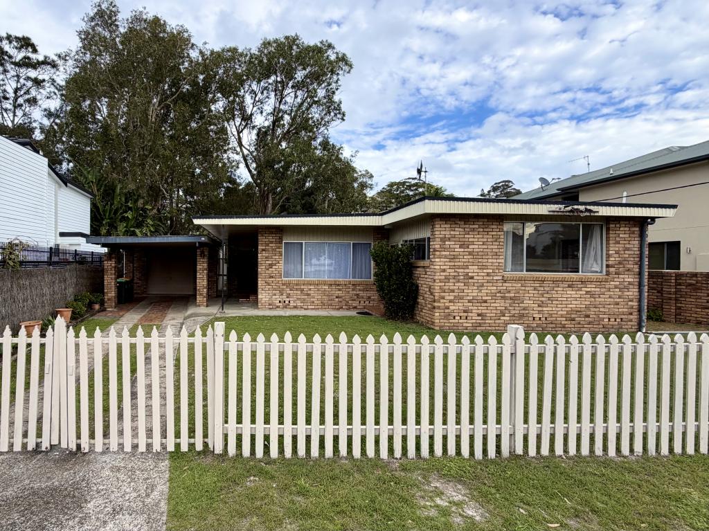 17 Sandy Point Rd, Corlette, NSW 2315