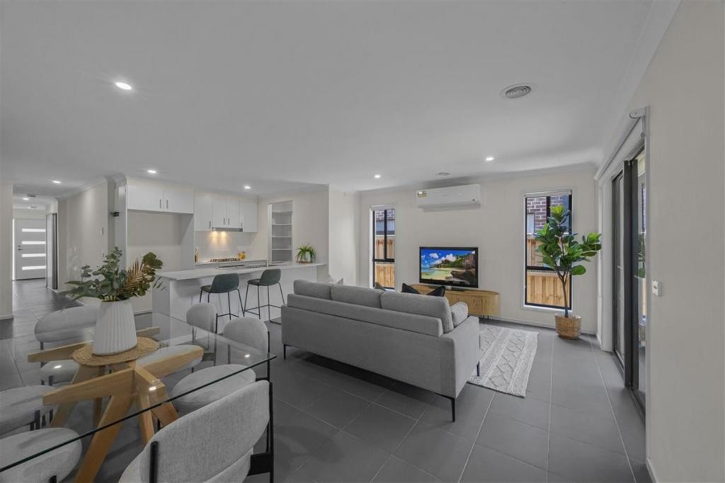 71 Baycrest Dr, Point Cook, VIC 3030