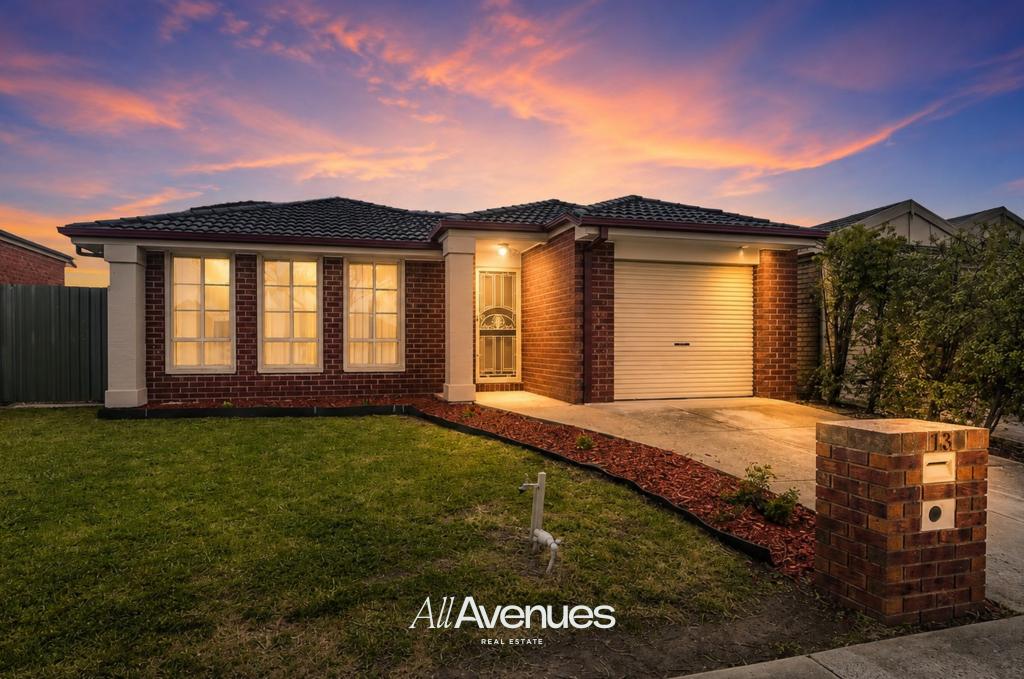 13 HOUNDSFORTH ST, CRANBOURNE EAST, VIC 3977