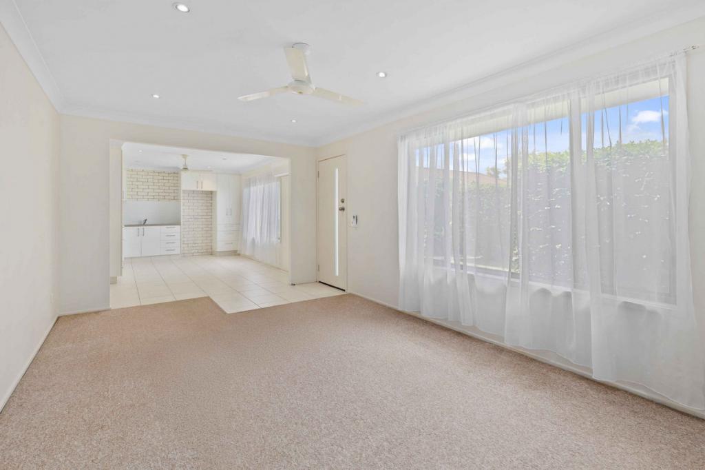 3/4 Cotinga Cres, Burleigh Waters, QLD 4220
