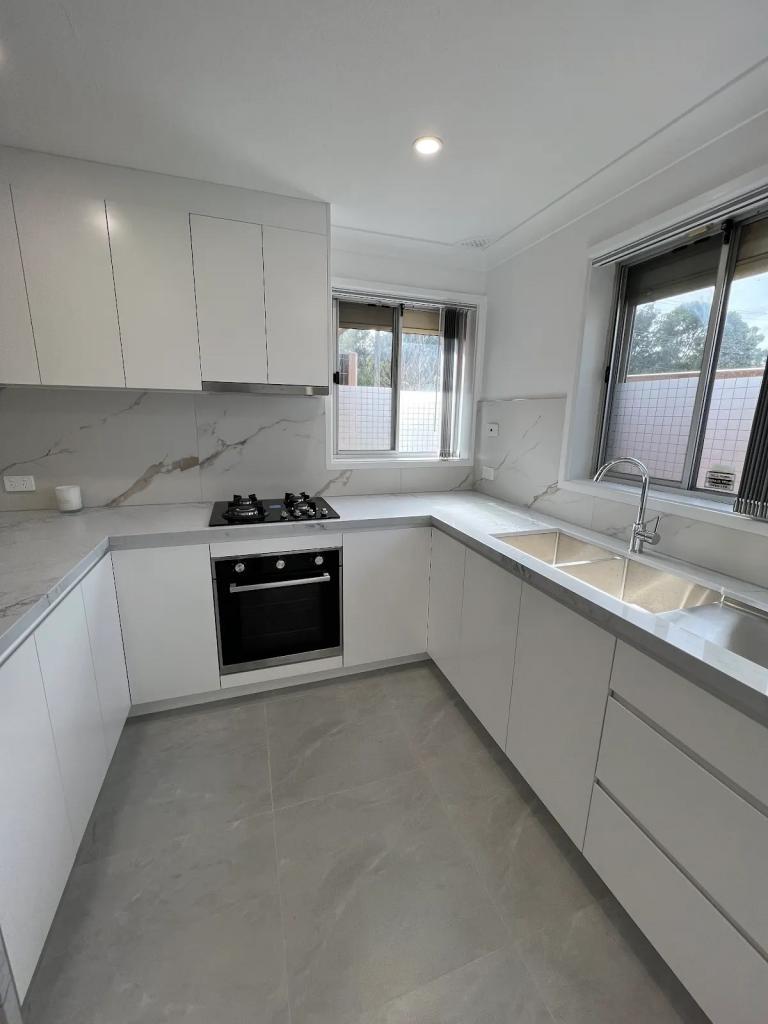 8 Parklea Pde, Canley Heights, NSW 2166