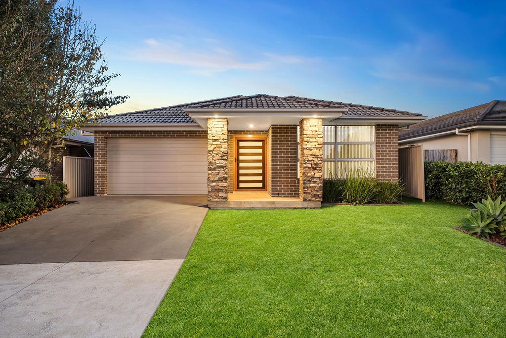 10 DENTON RD, SPRING FARM, NSW 2570