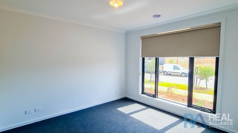 10 Hanover Cct, Melton South, VIC 3338