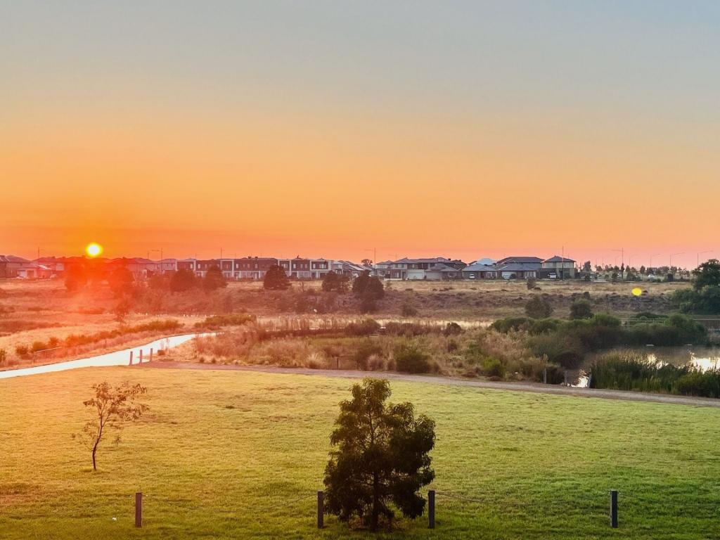 49 CORDHILL CCT, AINTREE, VIC 3336