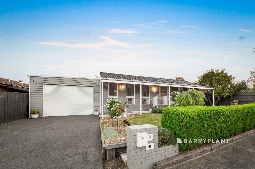 19 LANTANA DR, NARRE WARREN, VIC 3805