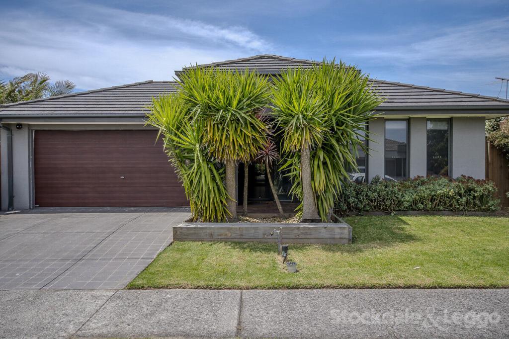 16 Young St, Pakenham, VIC 3810