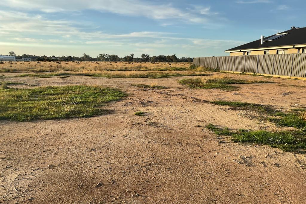 102 BRUTON ST, TOCUMWAL, NSW 2714