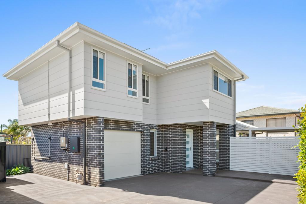 2/7 Strata Ave, Barrack Heights, NSW 2528