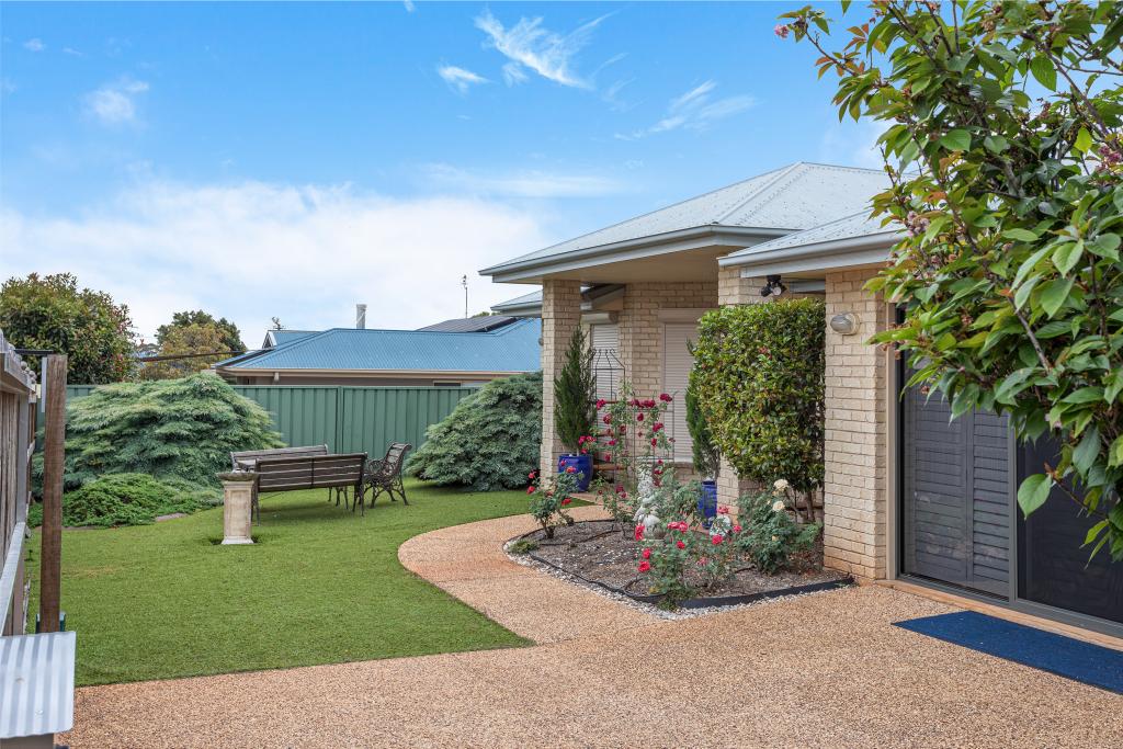 4 Holt St, Middle Ridge, QLD 4350