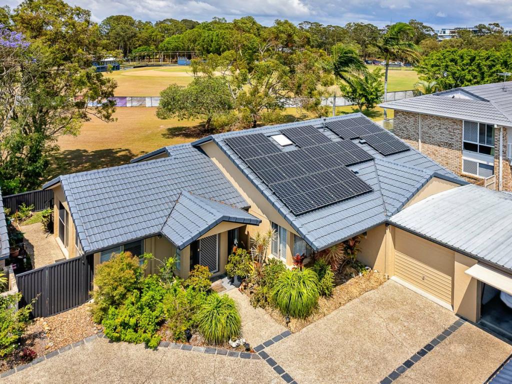 2/63 Saint Kevins Ave, Benowa, QLD 4217