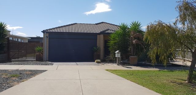 4 Rosella Gr, Cowes, VIC 3922