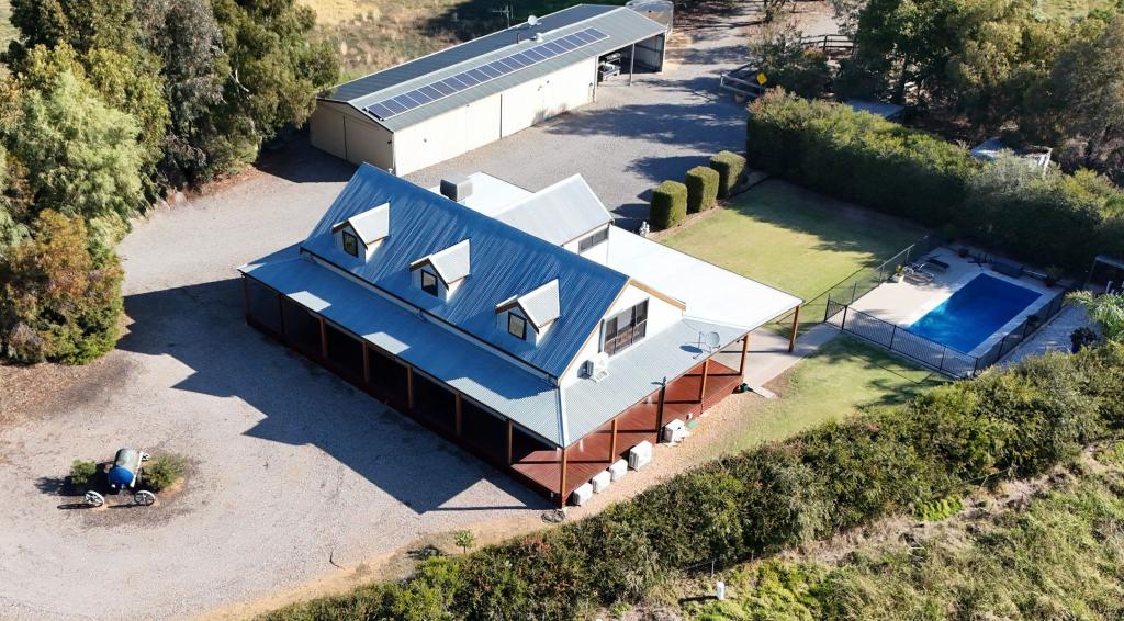 24 Coxon Ave, Numurkah, VIC 3636