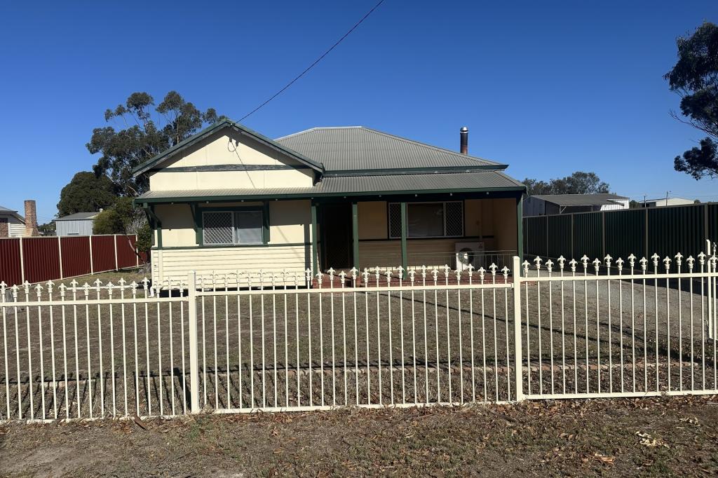 9 Aylmore St, Gnowangerup, WA 6335